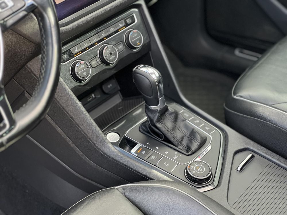 VOLKSWAGEN TIGUAN 2.0 TDI BMT SCR Highline 4Motion DSG Dynaudio. virtual cockpit. memória. head-up. bőrbelső. vezérlés cserélve!