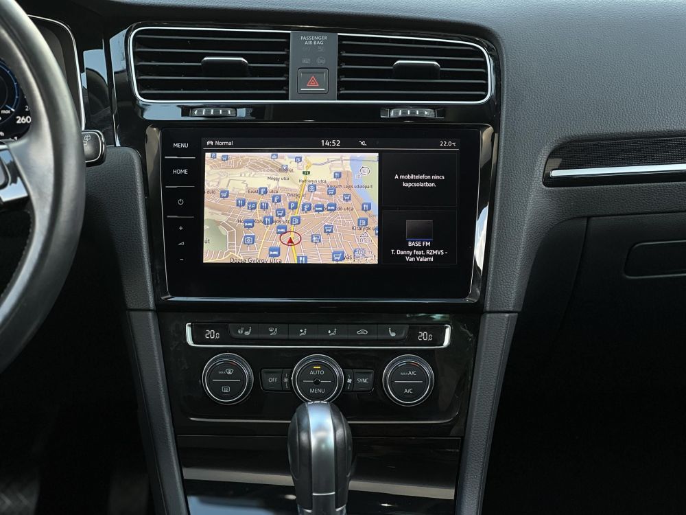 VOLKSWAGEN GOLF VII 2.0 TDI BMT Comfortline DSG 62e km. panorámatető. virtual cockpit. téli-nyári kerék szett!
