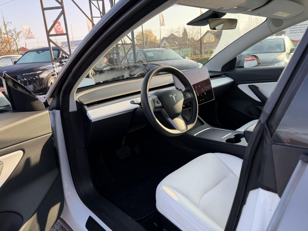 TESLA MODEL 3 Long Range AWD (Automata) FSD. FEHÉR BELSŐ. Perf BOOST. garanciális. hőszivattyú. vonóhorog!
