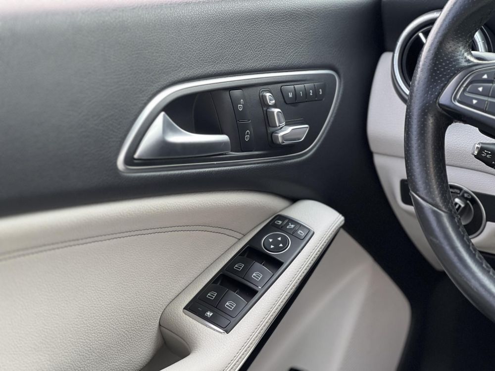 MERCEDES-BENZ CLA 200 7G-DCT M.o.-i. világos belső. harman/kardon. memória. CARPLAY