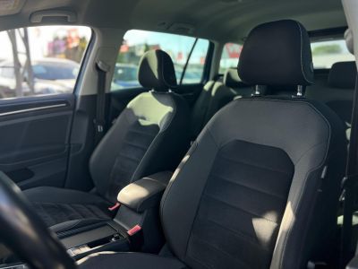 VOLKSWAGEN GOLF VII Variant 2.0 TDI Comfortline 4Motion Dynaudio HIFI. végig vezetett szervízkönyv