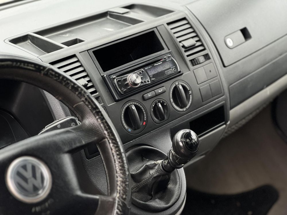 VOLKSWAGEN TRANSPORTER 2.5 TDI Mixto 'D.kab' AXE motorkód. 2.1T vonóhorog. klíma. tetőcsomagtartó. 2 gyári kulcs!