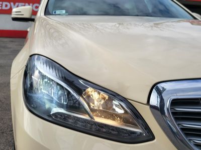 MERCEDES-BENZ E-OSZTÁLY E 200 Avantgarde (Automata) Napfénytető Ülésfűtés F1 váltó Bőr belső A legjobb áron!