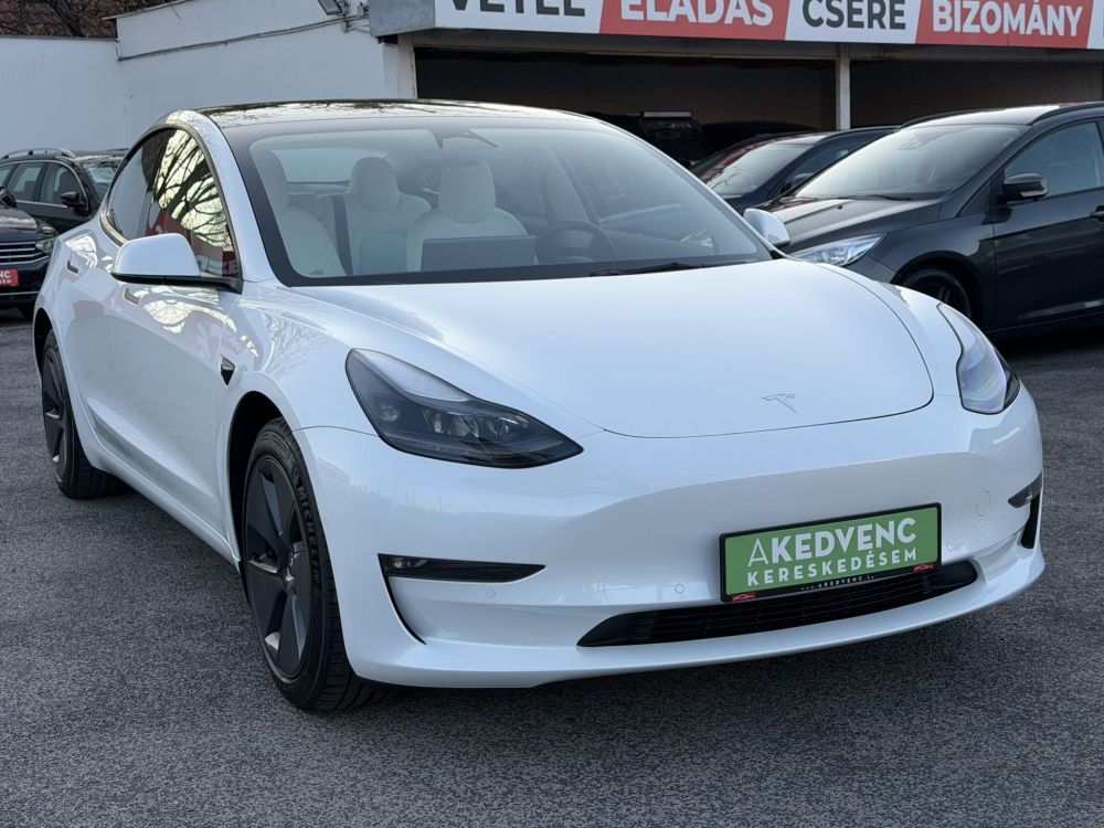 TESLA MODEL 3 Long Range AWD (Automata) 109e km. FEHÉR BELSŐ. garanciális. mátrix LED. hőszivattyú. premium hifi!