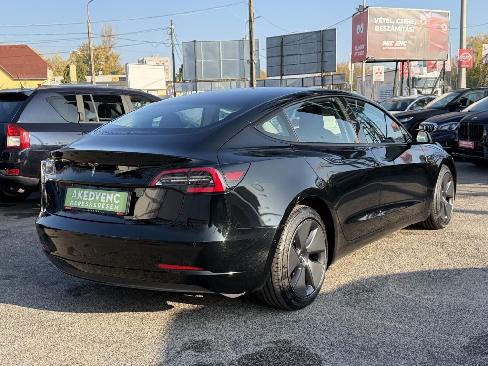 TESLA MODEL 3 Standard Range Plus Aut 139e km. mátrix LED. garanciális. hőszivattyú!