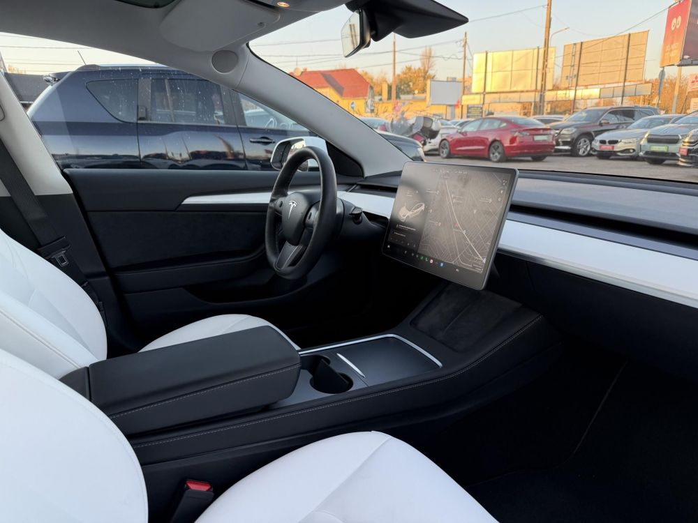 TESLA MODEL 3 Long Range AWD (Automata) 109e km. FEHÉR BELSŐ. garanciális. mátrix LED. hőszivattyú. premium hifi!