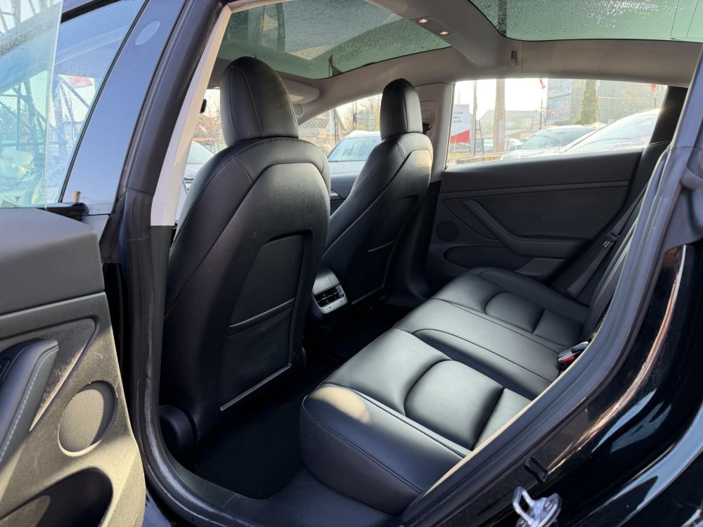 TESLA MODEL 3 Standard Range Plus Aut 139e km. mátrix LED. garanciális. hőszivattyú!