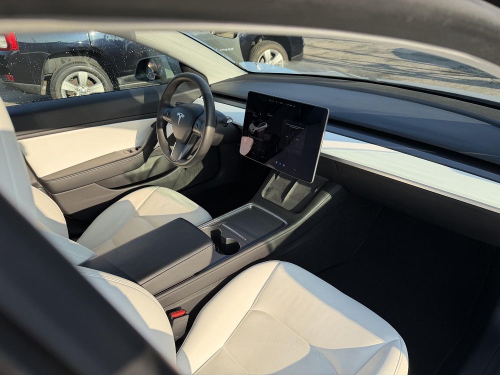 TESLA MODEL 3 Long Range AWD (Automata) FSD. FEHÉR BELSŐ. Perf BOOST. garanciális. hőszivattyú. vonóhorog!