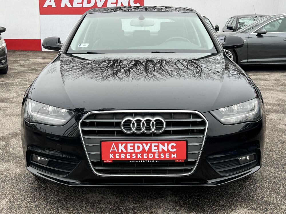 AUDI A4 2.0 TDi Klíma Tempomat Bluetooth 142e km!