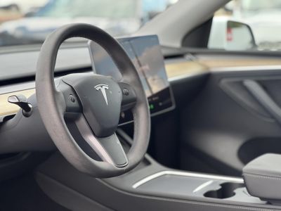 TESLA MODEL Y RWD (Automata) 87e km. Ryzen processzor. 2031-ig garanciális. téli-nyári kerékszett!