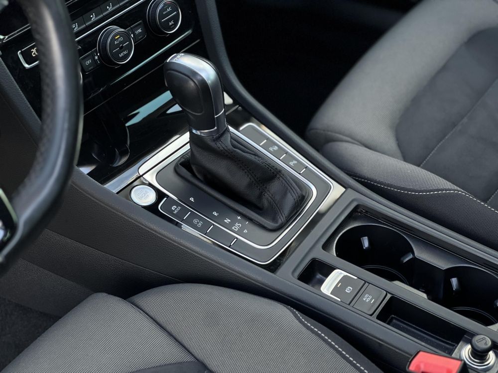 VOLKSWAGEN GOLF VII 2.0 TDI BMT Comfortline DSG 62e km. panorámatető. virtual cockpit. téli-nyári kerék szett!