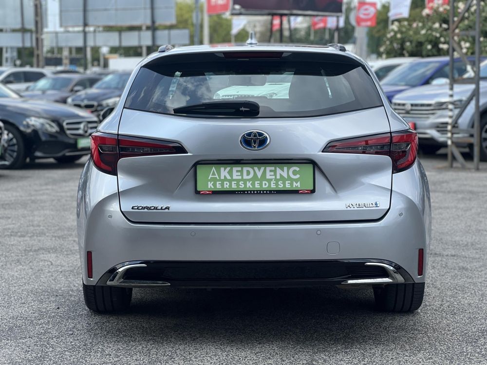 TOYOTA COROLLA Touring Sports 1.8 Hybrid Comfort Style Tech e-CVT M.o.-i. 1.tul. 57e km. végig márkaszervizelt!