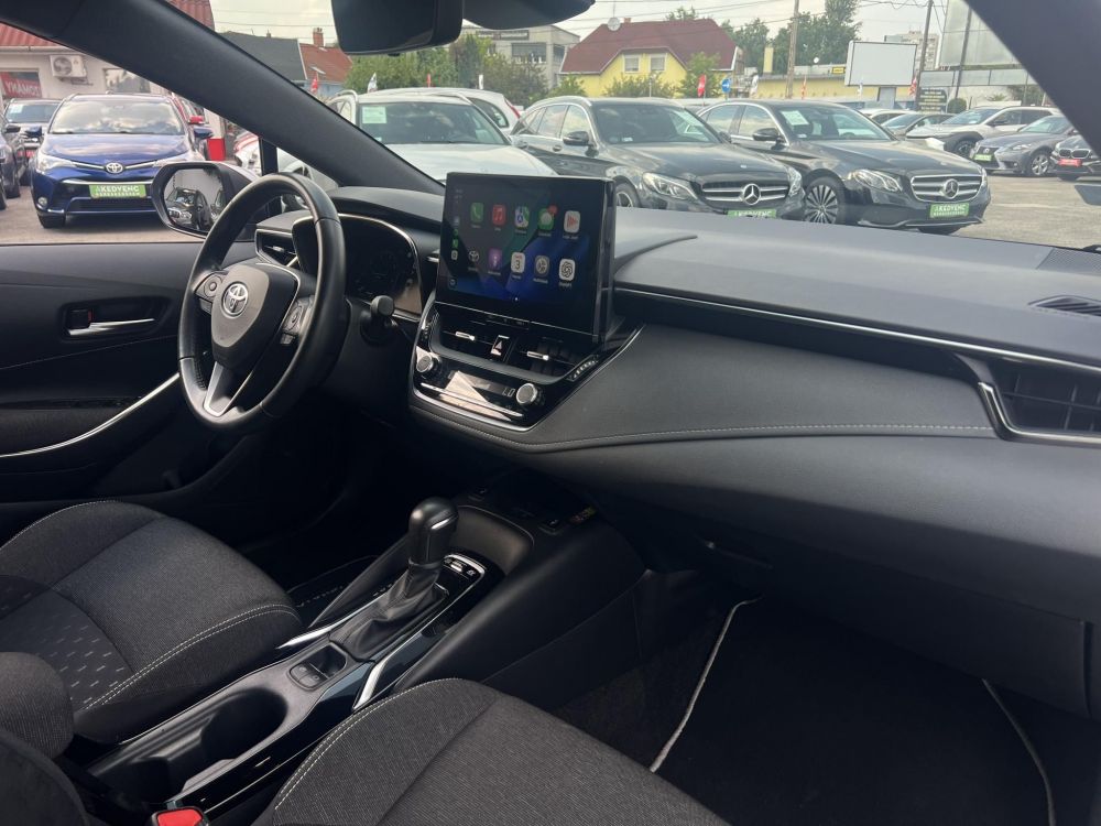 TOYOTA COROLLA Touring Sports 1.8 Hybrid Comfort Style Tech e-CVT M.o.-i. 1.tul. 57e km. végig márkaszervizelt!