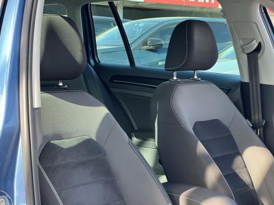 VOLKSWAGEN GOLF VII Variant 2.0 TDI Comfortline 4Motion Dynaudio HIFI. végig vezetett szervízkönyv