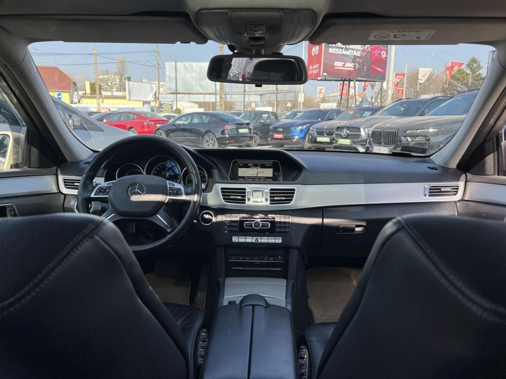 MERCEDES-BENZ E-OSZTÁLY E 200 Avantgarde (Automata) Napfénytető Ülésfűtés F1 váltó Bőr belső A legjobb áron!