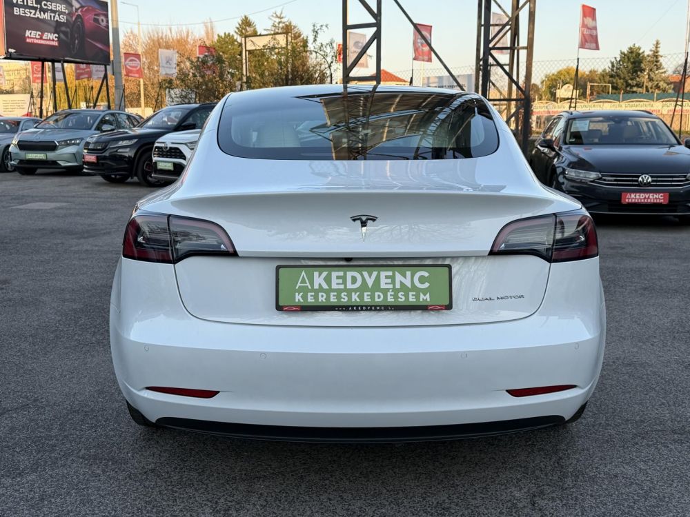 TESLA MODEL 3 Long Range AWD (Automata) 109e km. FEHÉR BELSŐ. garanciális. mátrix LED. hőszivattyú. premium hifi!