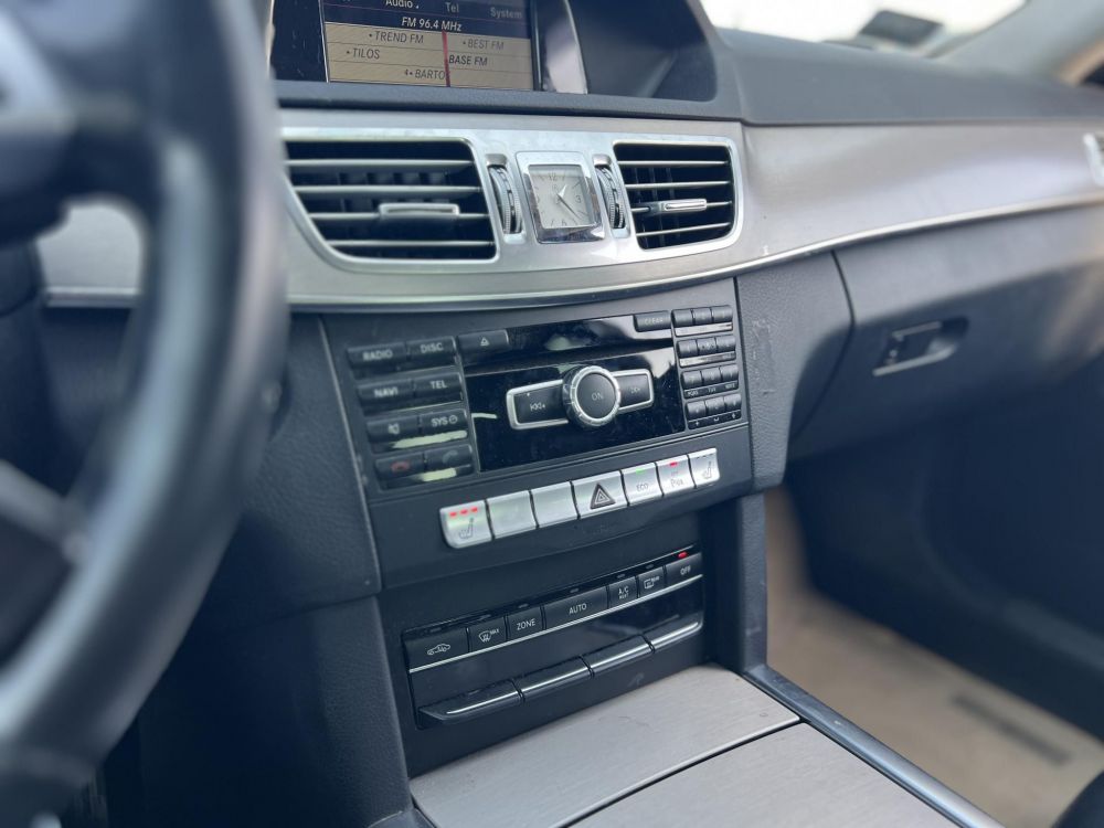 MERCEDES-BENZ E-OSZTÁLY E 200 Avantgarde (Automata) Napfénytető Ülésfűtés F1 váltó Bőr belső A legjobb áron!