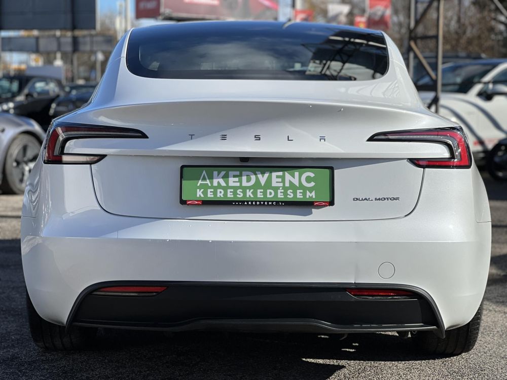 TESLA MODEL 3 Long Range AWD (Automata) HIGHLAND. TÉLI-NYÁRI SZETT GYÁRI ALUFELNIVEL