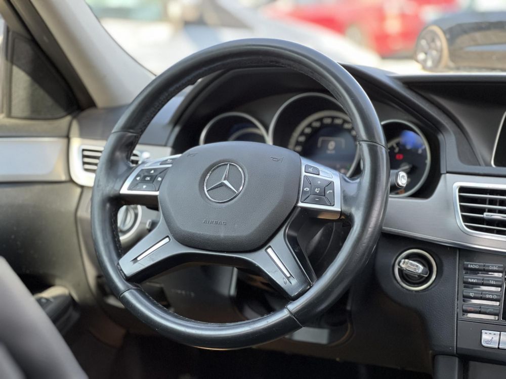 MERCEDES-BENZ E-OSZTÁLY E 200 Avantgarde (Automata) Napfénytető Ülésfűtés F1 váltó Bőr belső A legjobb áron!