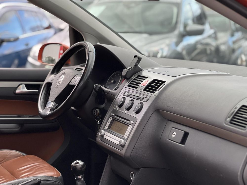 VOLKSWAGEN TOURAN Cross1.4 TSi 7 személyes Highline Bőr belső. Tempomat Vonóhorog Szervízel!t