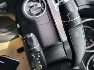 MERCEDES-BENZ E-OSZTÁLY E 200 Avantgarde (Automata) Napfénytető Ülésfűtés F1 váltó Bőr belső A legjobb áron!