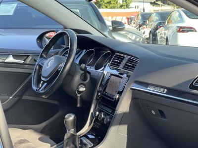 VOLKSWAGEN GOLF VII Variant 2.0 TDI Comfortline 4Motion Dynaudio HIFI. végig vezetett szervízkönyv