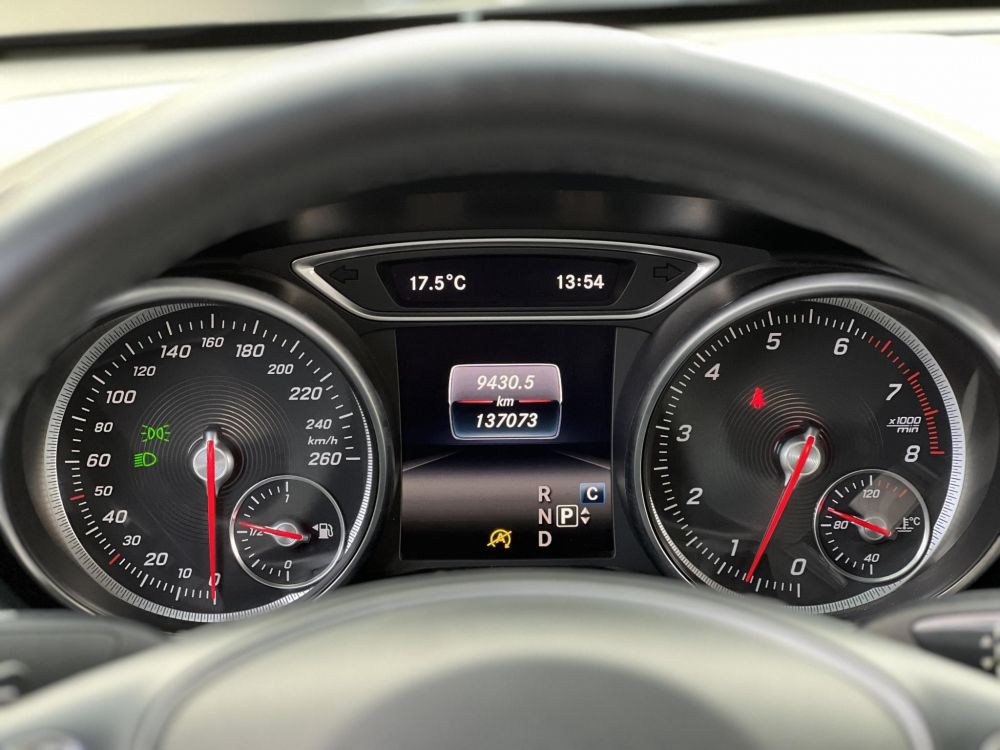 MERCEDES-BENZ CLA 200 7G-DCT M.o.-i. világos belső. harman/kardon. memória. CARPLAY