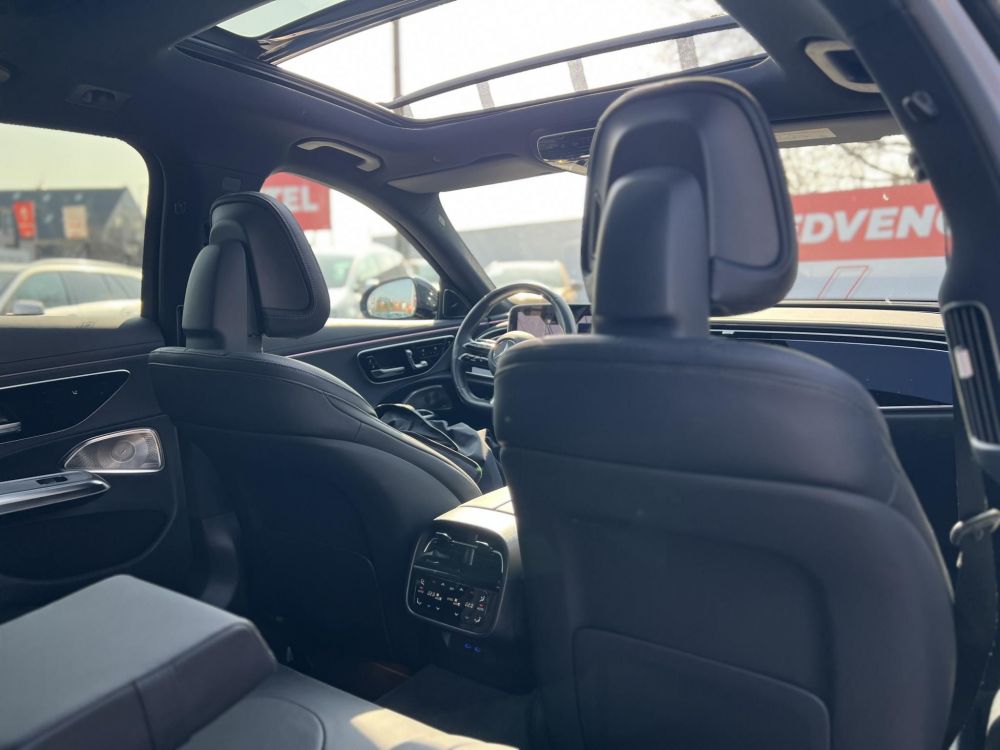 MERCEDES-BENZ E 300 e T 9G-TRONIC Plug-in hybrid AMG. 4D Burmester hifi 3DX2 kijelző Panorámatető Masszázs ülések!