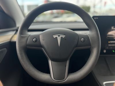 TESLA MODEL Y RWD (Automata) 87e km. Ryzen processzor. 2031-ig garanciális. téli-nyári kerékszett!