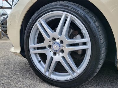 MERCEDES-BENZ E-OSZTÁLY E 200 Avantgarde (Automata) Napfénytető Ülésfűtés F1 váltó Bőr belső A legjobb áron!