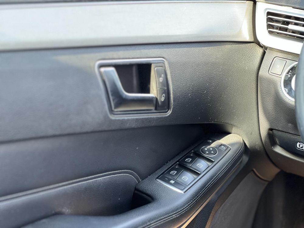 MERCEDES-BENZ E-OSZTÁLY E 200 Avantgarde (Automata) Napfénytető Ülésfűtés F1 váltó Bőr belső A legjobb áron!