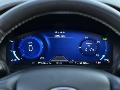 FORD KUGA 2.5 PHEV Vignale CVT panoráma tető. végig vezetett szervizkönyv