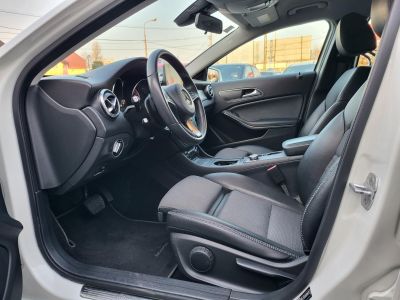 MERCEDES-BENZ GLA 180 d Style 7G-DCT M.o.-i. Bi-xenon Tempomat PDC Ülésfűtés Megkímélt! Szervizelt!