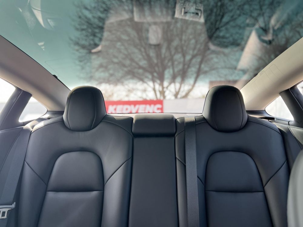 TESLA MODEL 3 Long Range AWD (Automata) 50e km. hőszivattyú. téli-nyári kerékszett