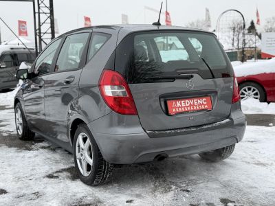 MERCEDES-BENZ A 180 BlueEFFICIENCY Elegance EURO5 156e km. megkímélt állapot. klíma ülésfűtés 2 gyári kulcs