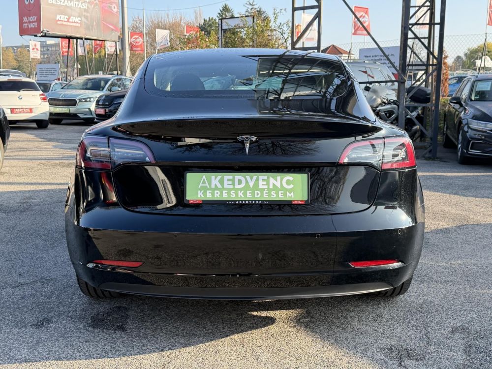 TESLA MODEL 3 Standard Range Plus Aut 139e km. mátrix LED. garanciális. hőszivattyú!