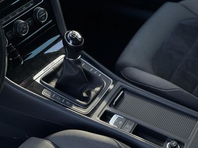VOLKSWAGEN GOLF VII Variant 2.0 TDI Comfortline 4Motion Dynaudio HIFI. végig vezetett szervízkönyv