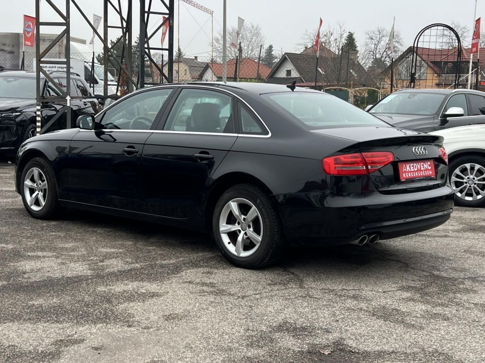 AUDI A4 2.0 TDi Klíma Tempomat Bluetooth 142e km!