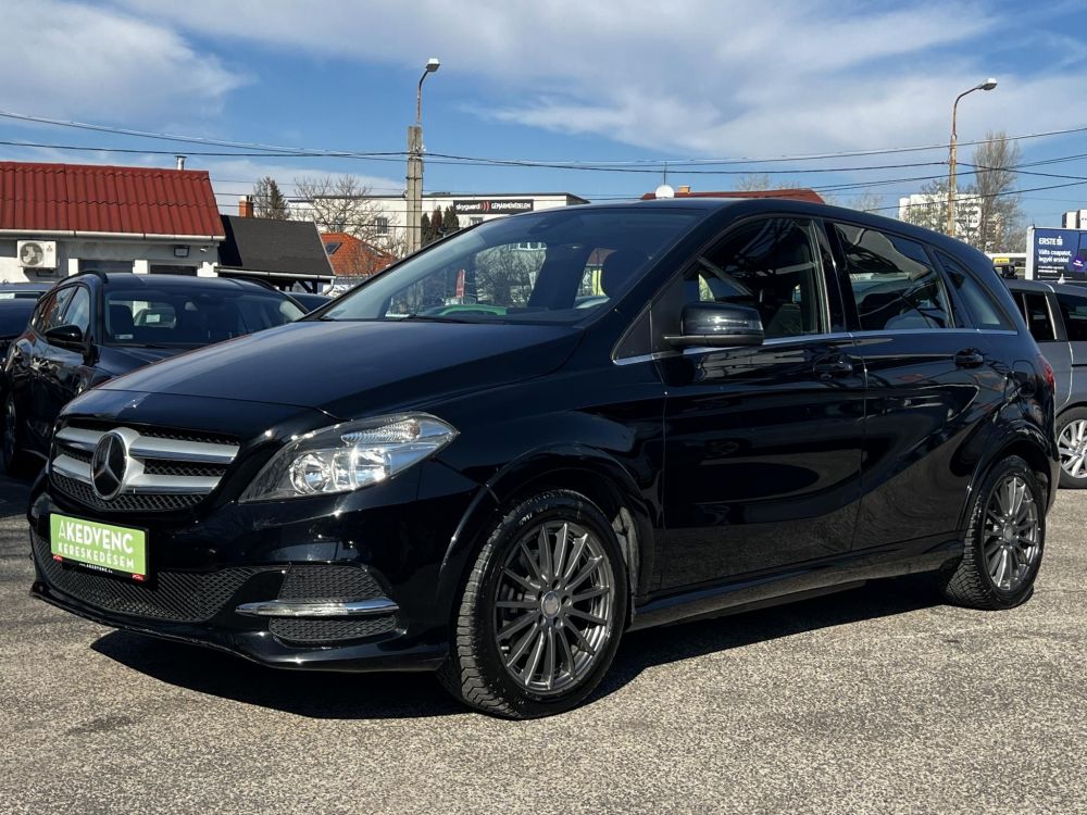 MERCEDES-BENZ B 250 E (Automata) 94e km. téli-nyári gumi. kamera. 2 gyári kulcs!