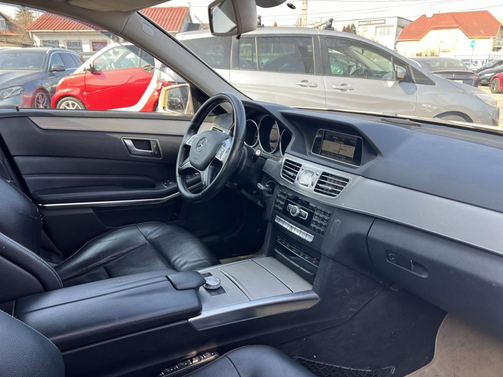 MERCEDES-BENZ E-OSZTÁLY E 200 Avantgarde (Automata) Napfénytető Ülésfűtés F1 váltó Bőr belső A legjobb áron!