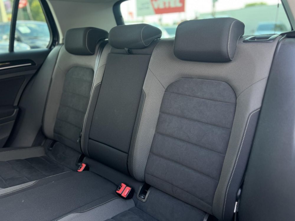 VOLKSWAGEN GOLF VII 2.0 TDI BMT Comfortline DSG 62e km. panorámatető. virtual cockpit. téli-nyári kerék szett!
