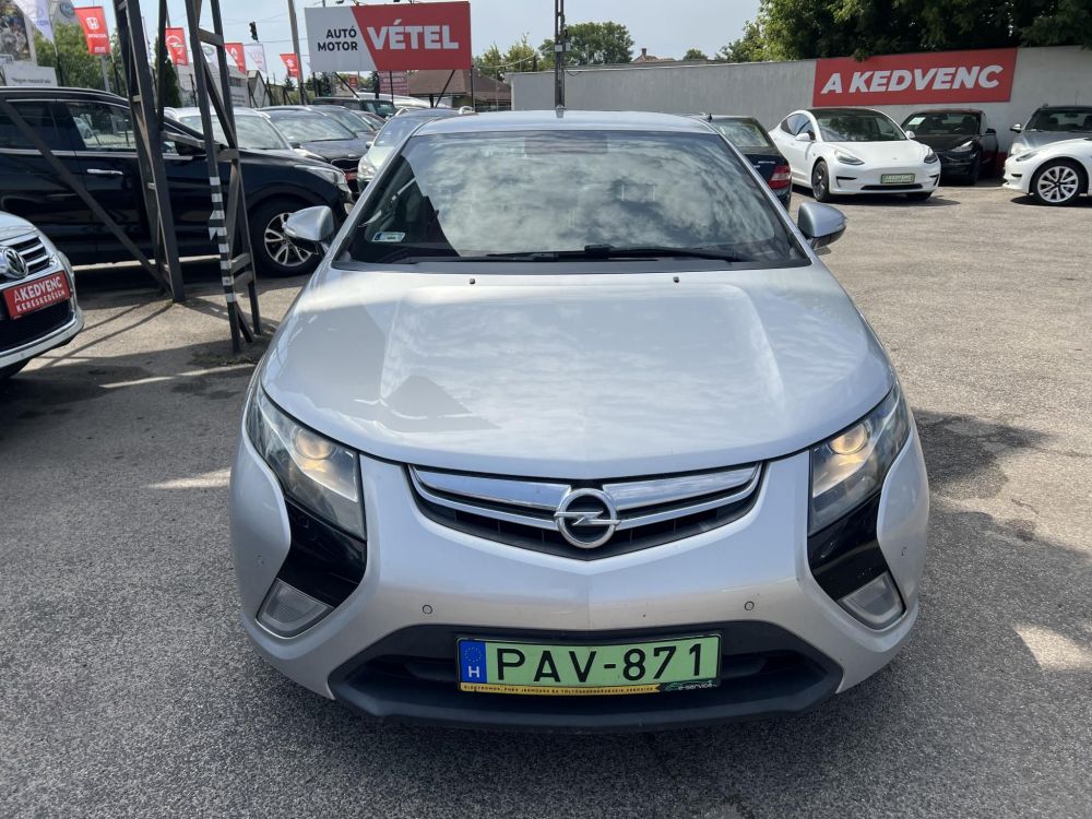 OPEL AMPERA E-Pioneer (Automata) 50km-es elektromos hatótáv. BOSE. 4 évszakos gumik. Rendszeresen karbantartott!