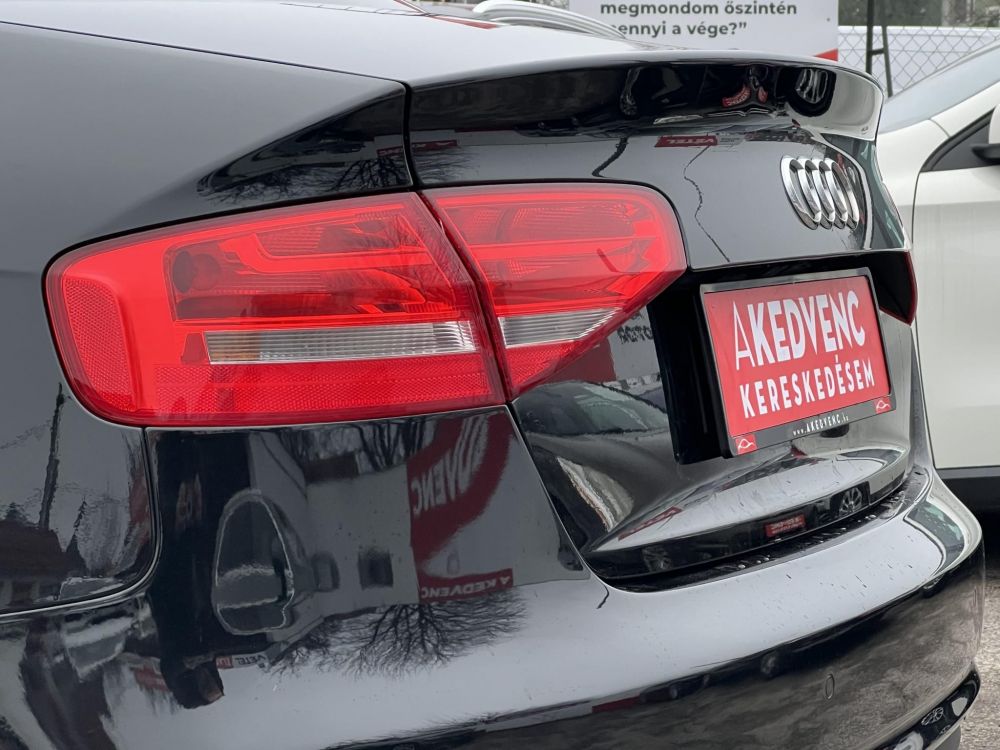 AUDI A4 2.0 TDi Klíma Tempomat Bluetooth 142e km!