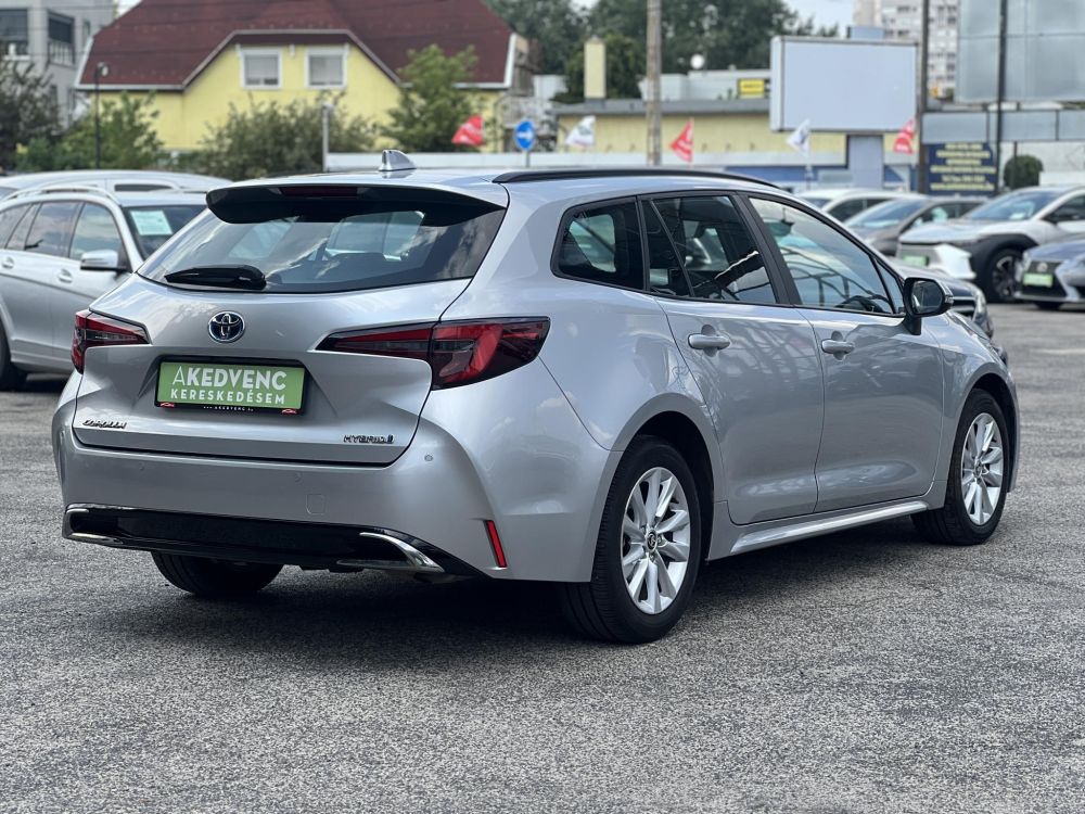 TOYOTA COROLLA Touring Sports 1.8 Hybrid Comfort Style Tech e-CVT M.o.-i. 1.tul. 57e km. végig márkaszervizelt!