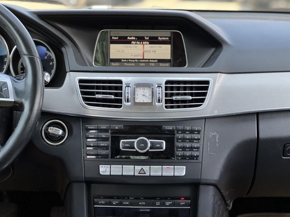 MERCEDES-BENZ E-OSZTÁLY E 200 Avantgarde (Automata) Napfénytető Ülésfűtés F1 váltó Bőr belső A legjobb áron!