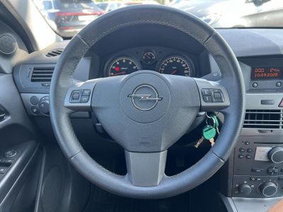 OPEL ASTRA H 1.4 GTC Cosmo M.o.-i. 1.tul. 113e km. 4 évszakos gumik!