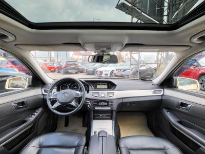 MERCEDES-BENZ E-OSZTÁLY E 200 Avantgarde (Automata) Napfénytető Ülésfűtés F1 váltó Bőr belső A legjobb áron!