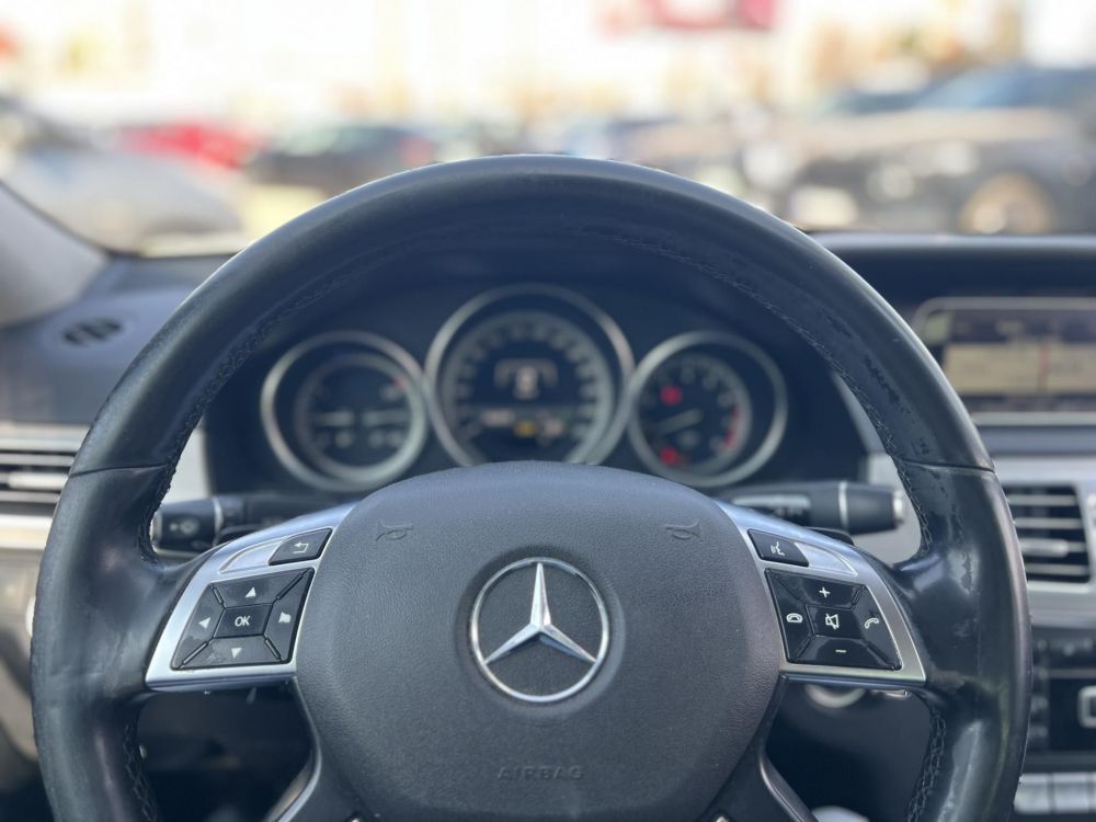 MERCEDES-BENZ E-OSZTÁLY E 200 Avantgarde (Automata) Napfénytető Ülésfűtés F1 váltó Bőr belső A legjobb áron!