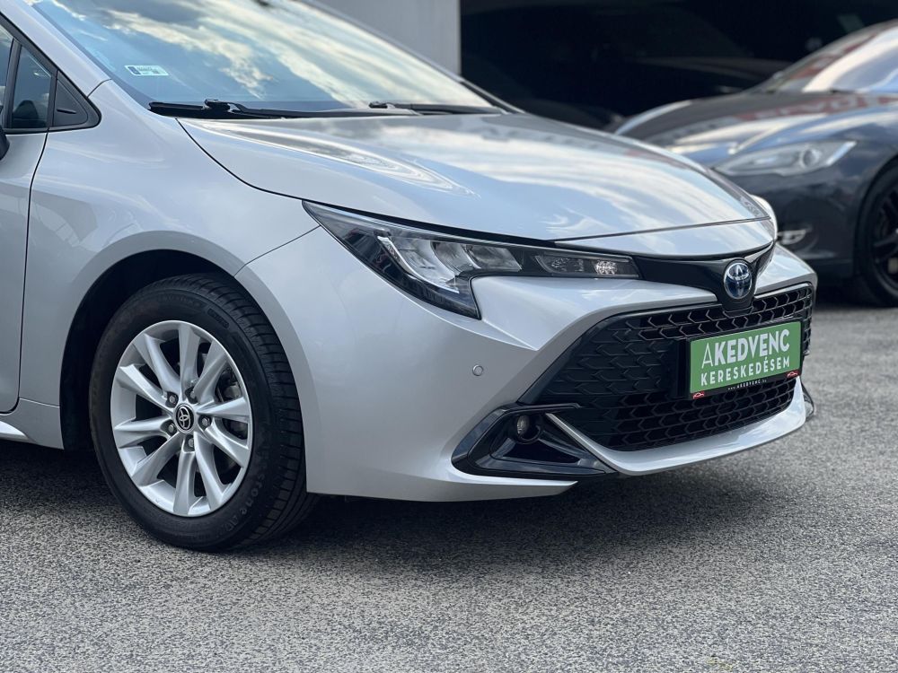 TOYOTA COROLLA Touring Sports 1.8 Hybrid Comfort Style Tech e-CVT M.o.-i. 1.tul. 57e km. végig márkaszervizelt!