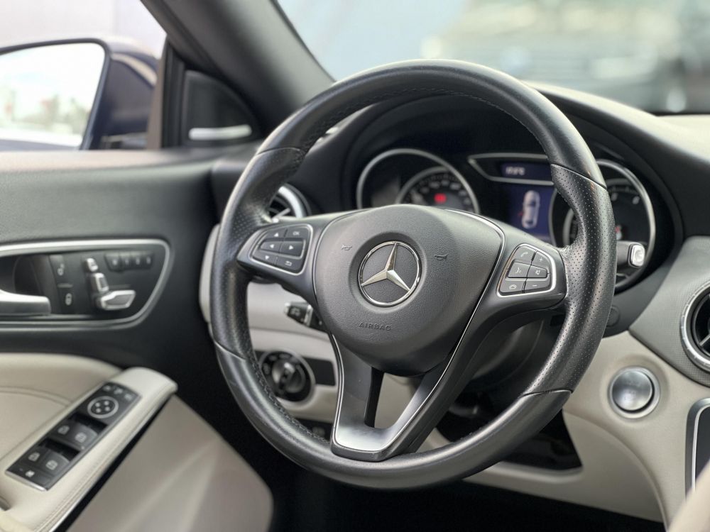 MERCEDES-BENZ CLA 200 7G-DCT M.o.-i. világos belső. harman/kardon. memória. CARPLAY